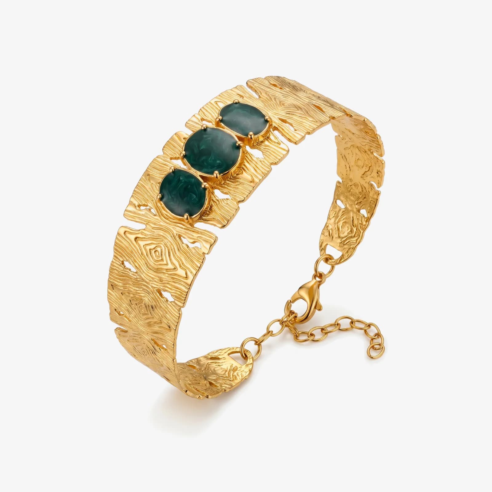 Sylva Bangle از نمای سه‌رخ بالا، با سه مینای سبز و قفل زنجیری