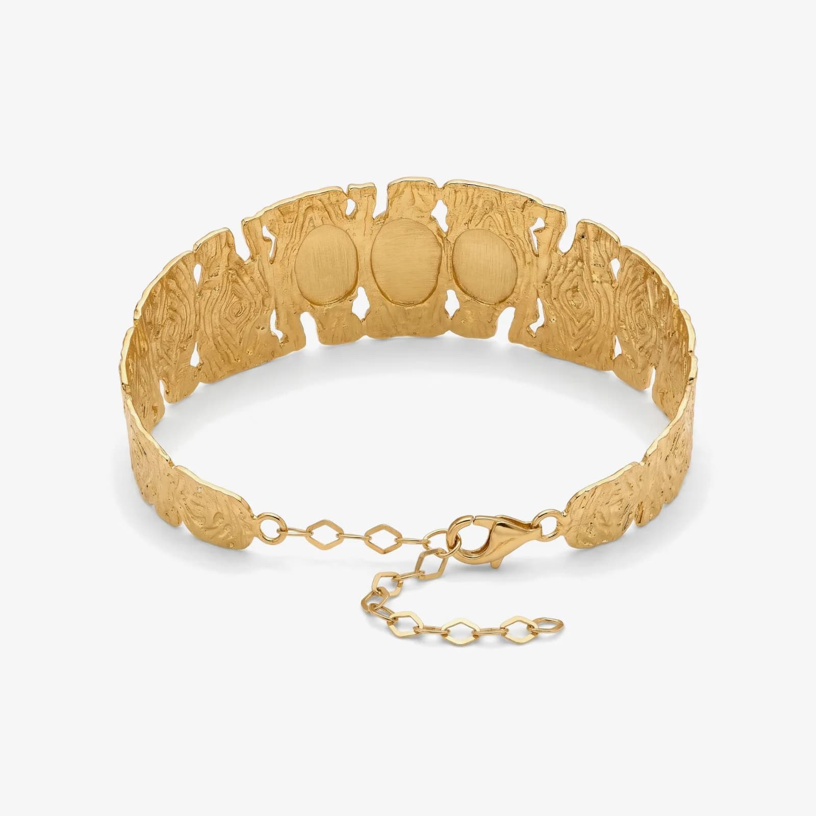 پشت Sylva Bangle با داخل طلای برس‌خورده، زنجیر کوتاه و قفل قلابی