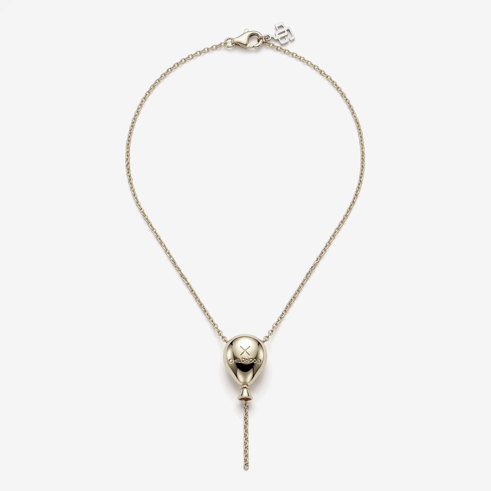 Childhood Necklace کامل، زنجیر باریک طلای زرد در یک حلقه با آویز بالن، از بالا